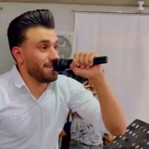 دانلود آهنگ فاضل کرمی عشق مو نچراله همه چیش ساده